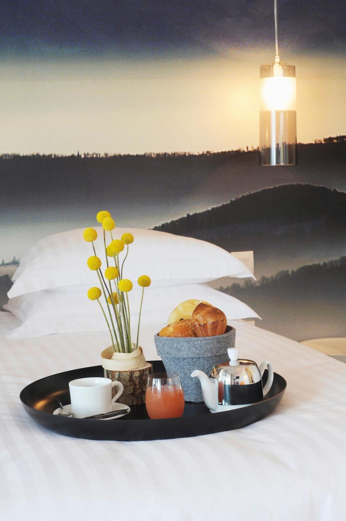 L'Echappee Belle Hotel LʼIsle-Jourdain Екстериор снимка