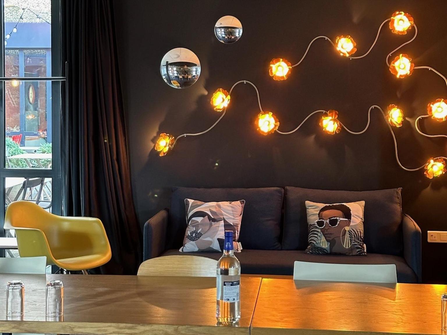 L'Echappee Belle Hotel LʼIsle-Jourdain Екстериор снимка