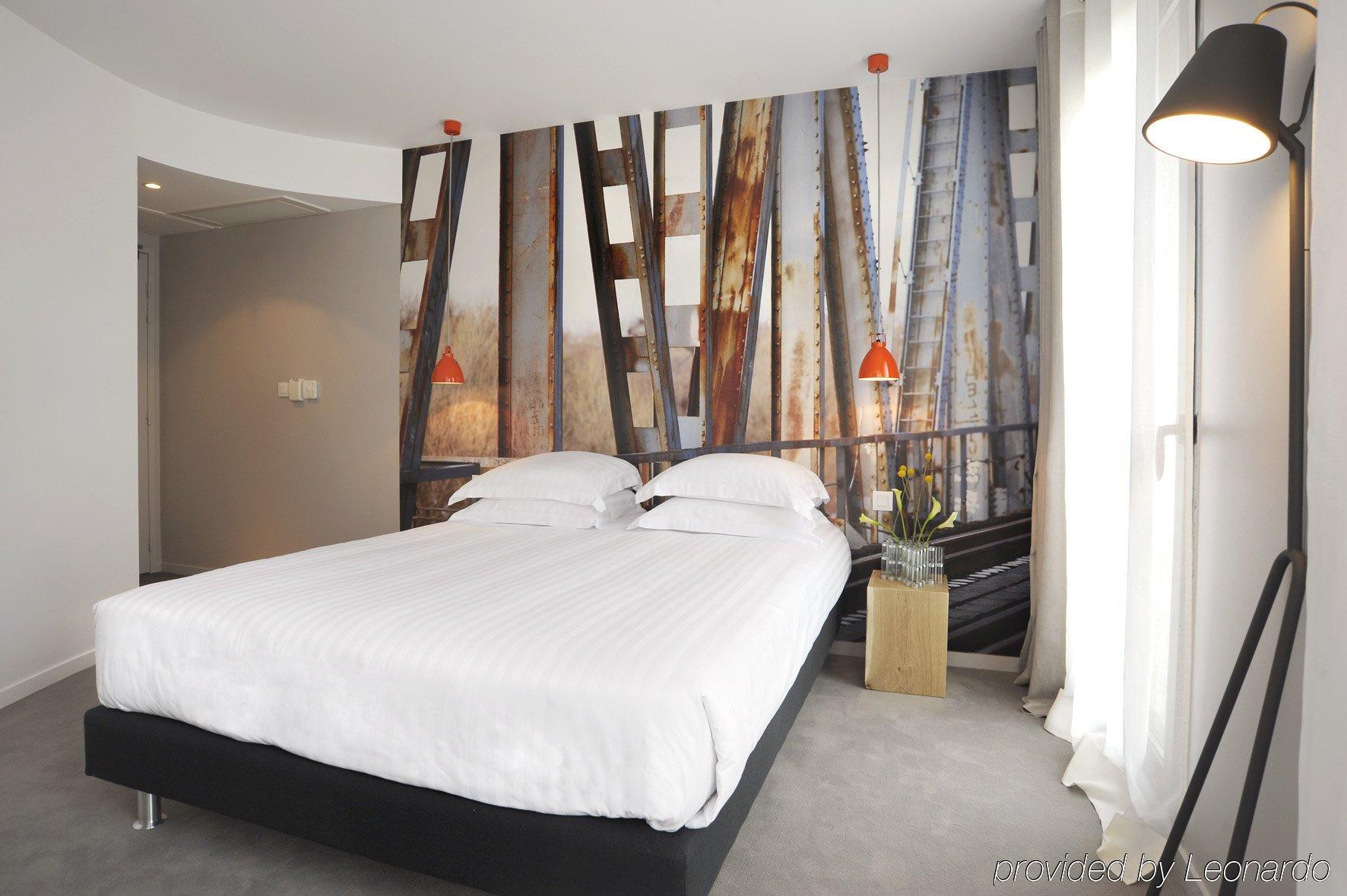 L'Echappee Belle Hotel LʼIsle-Jourdain Екстериор снимка