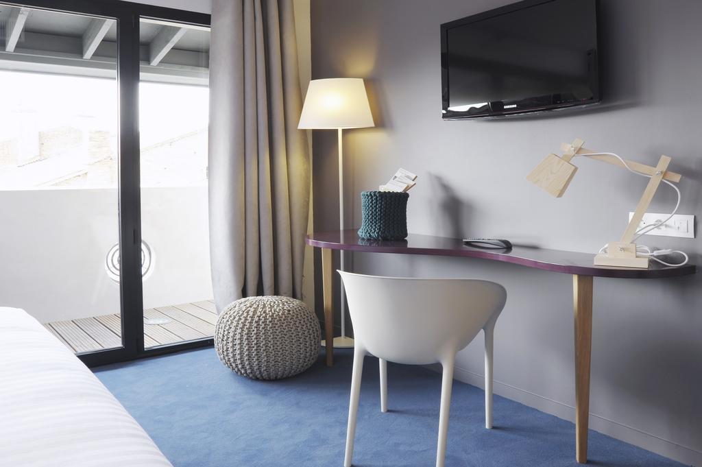 L'Echappee Belle Hotel LʼIsle-Jourdain Екстериор снимка