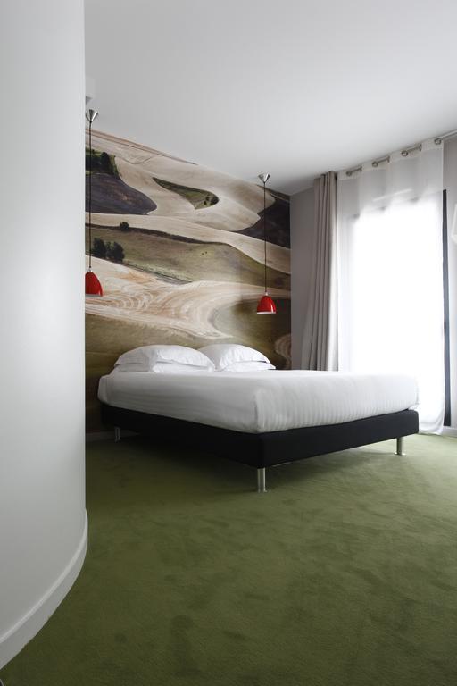 L'Echappee Belle Hotel LʼIsle-Jourdain Екстериор снимка