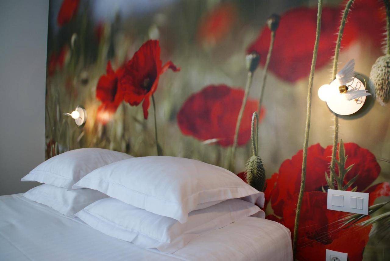 L'Echappee Belle Hotel LʼIsle-Jourdain Екстериор снимка